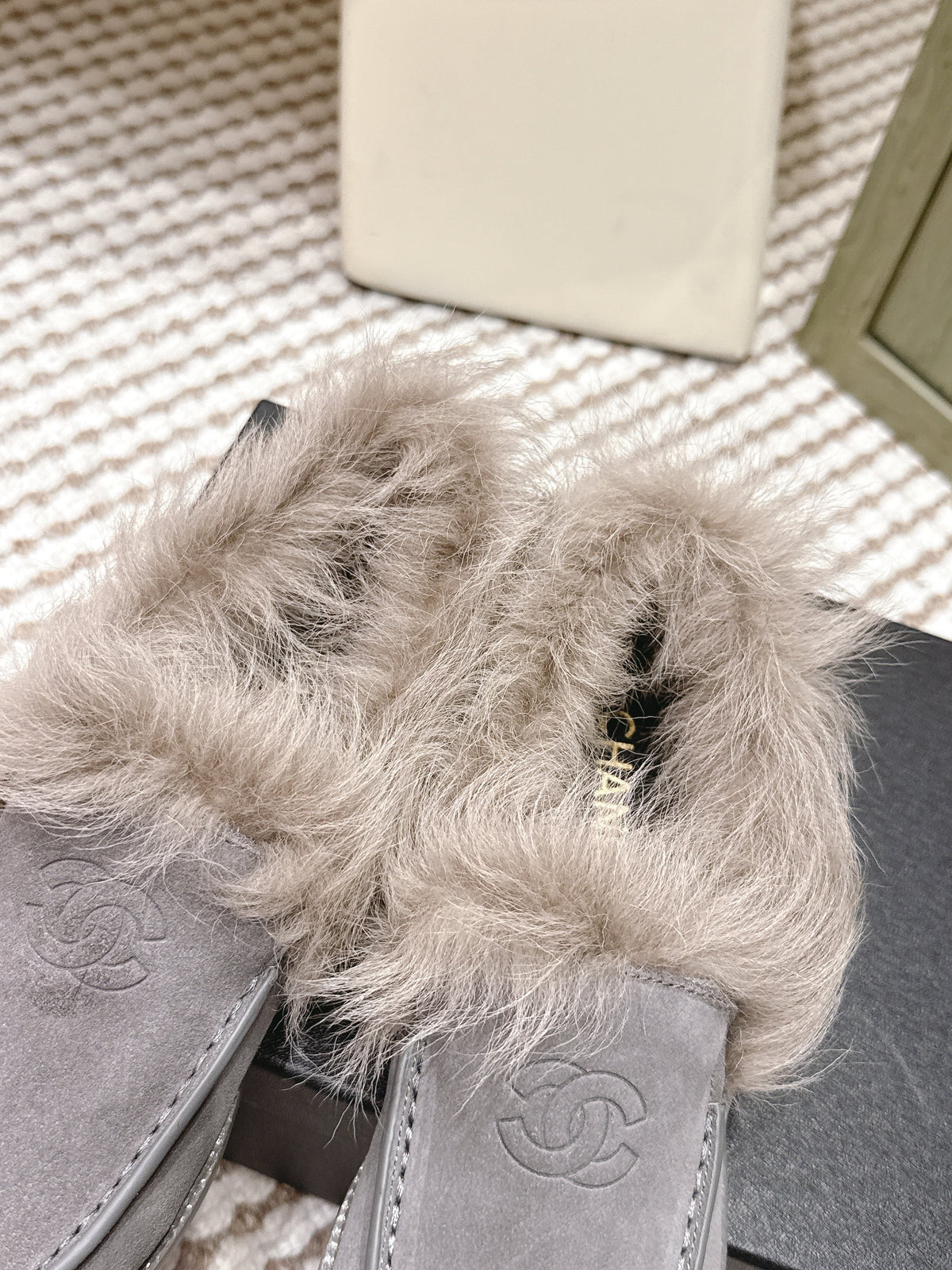 CHANEL 25S LOAFERS MOASIN IN LIGHT GRAY SUEDE WITH LIGHT BEIGE MINK FUR LINING